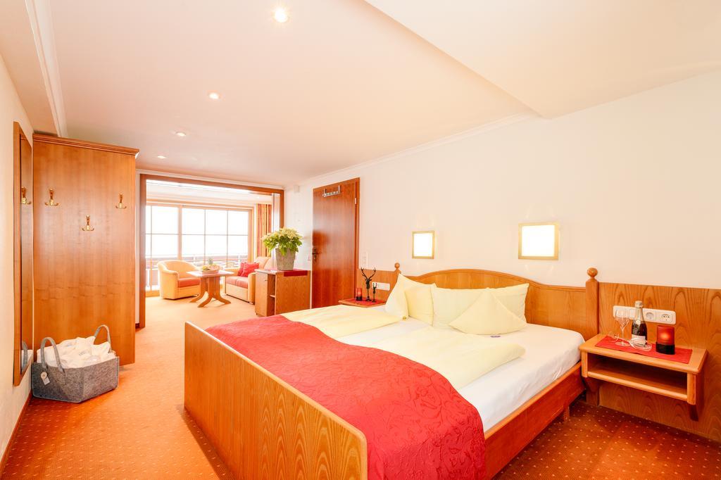 Familien- Und Wellnesshotel "Viktoria" Oberstdorf Exterior photo